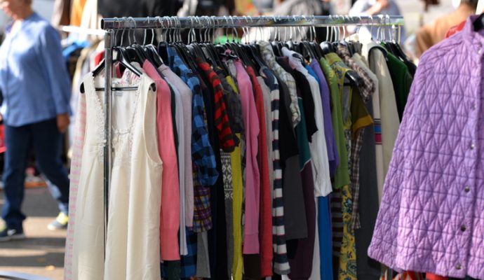 Un vide-grenier organisé à Angers place Leclerc le dimanche 4 juillet