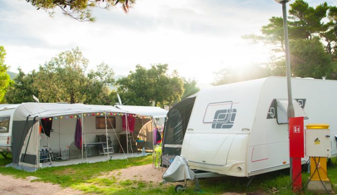 Covid-19 : la CAF de Maine-et-Loire propose une prime aux personnes ayant travaillé au contact du public