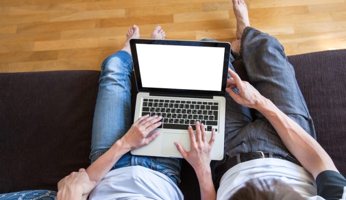 Les démarches administratives des familles angevines s’effectuent aussi en ligne