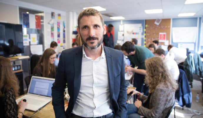 Une journée nationale d’hommage aux victimes du Covid proposée par le député Matthieu Orphelin