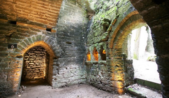 L’entreprise angevine Nitescences récompensée pour la mise en lumière de troglodytes à Doué-la-Fontaine