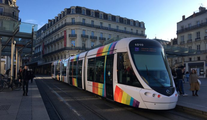 Le tramway fait son retour place du Ralliement