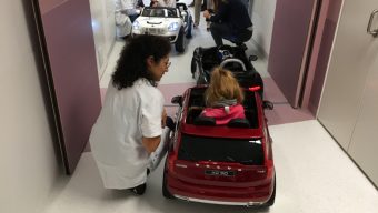 CHU d’Angers : des voitures électriques pour les jeunes patients