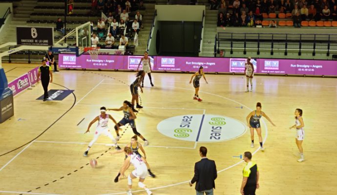 Sports : nouvelle victoire pour l’EAB, l’UFAB éliminée de la Coupe de France