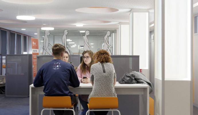 Une première journée portes ouvertes à distance pour l’Université Catholique de l’Ouest