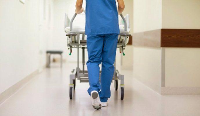 Covid-19 : le nombre d’hospitalisations est en baisse