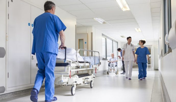 Covid-19 : les hospitalisations repartent à la hausse