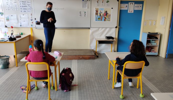 Covid-19 : le préfet rend obligatoire le port du masque dans la cour de récréation pour les enfants de plus de 6 ans