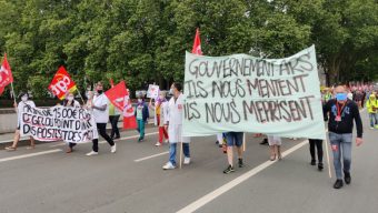 Entre 400 et 500 soignants ont manifesté devant le CHU d’Angers