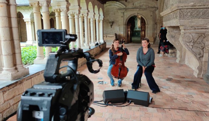 Chanteurs et musiciens enregistrent dans des lieux patrimoniaux angevins