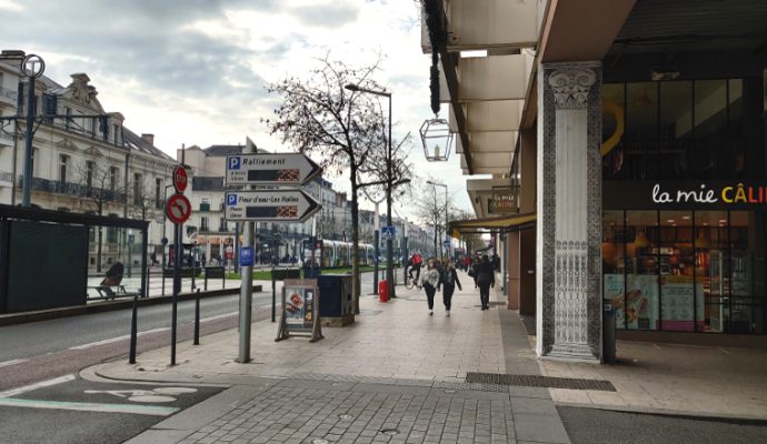 Fin de la piétonnisation du centre-ville et de la gratuité des transports en commun