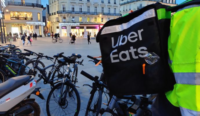 Manifestation des livreurs : Uber Eats se dit « ouvert au dialogue »