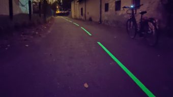 La ville d&rsquo;Angers expérimente la piste cyclable luminescente