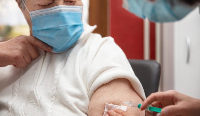 Covid-19 : plus de 300 000 personnes ont reçu au moins une dose de vaccin en Maine-et-Loire
