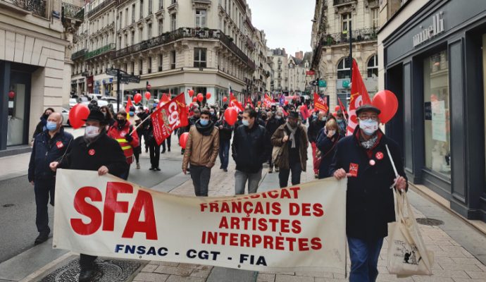 Manifestation interprofessionnelle : près de 500 personnes dans les rues d’Angers