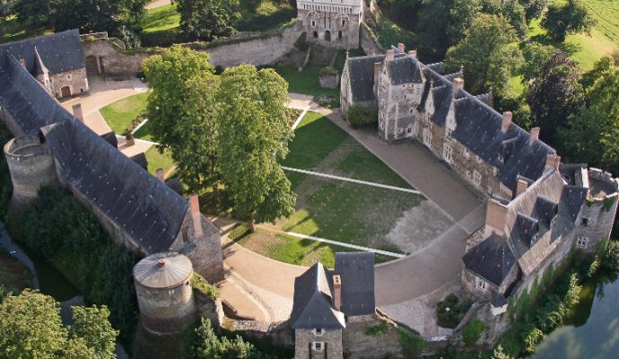 Dix compagnies de théâtre accueillies en résidence au château du Plessis-Macé