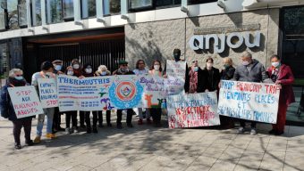 Protection de l’enfance : professionnels et association se sont mobilisés devant le Conseil départemental à Angers