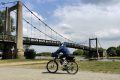 Pont de Bouchemaine vélo