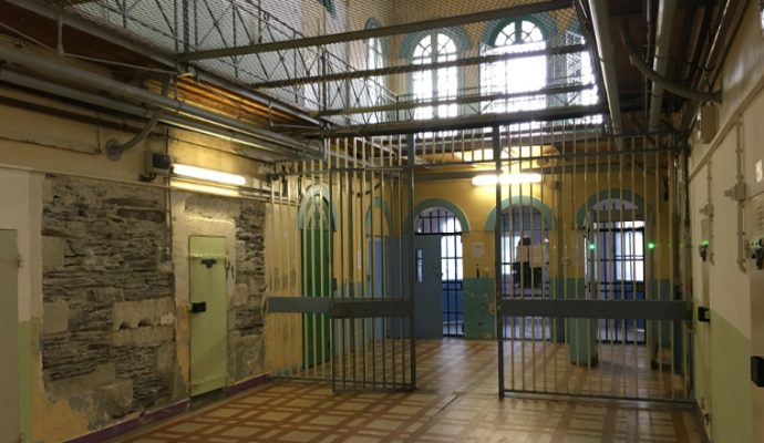 Un nouveau rapport dénonce des « conditions de détention inadmissibles » à la prison d’Angers