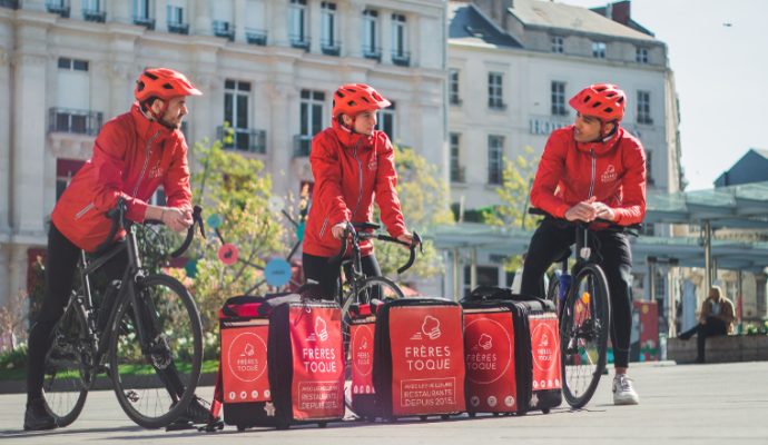 Face à Deliveroo et Uber Eats, l’entreprise angevine les Frères Toque tire son épingle du jeu