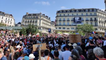 Près de 2 000 manifestants contre le pass sanitaire à Angers