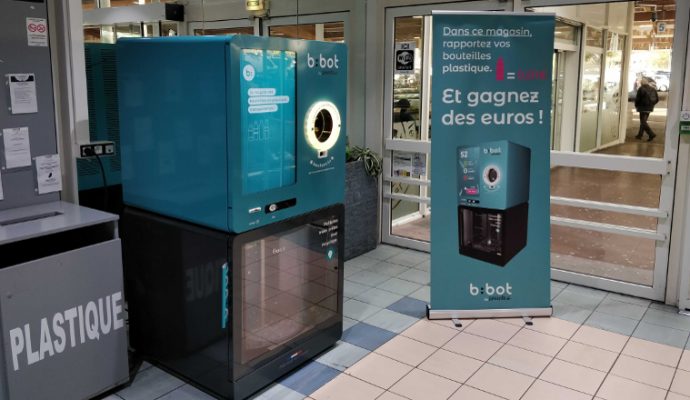 Des machines à recycler le plastique installées dans les supermarchés de la région