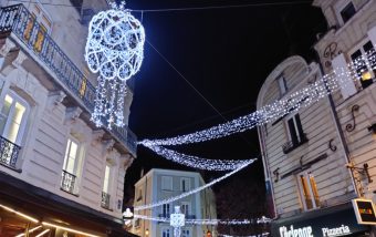 Les illuminations de Noël seront allumées moins longtemps