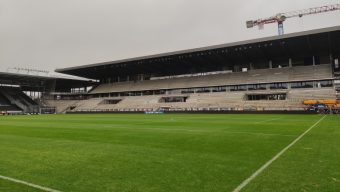 La nouvelle tribune Saint-Léonard du stade Raymond-Kopa a déjà fière allure