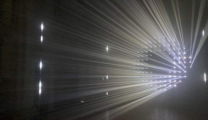 Une installation lumineuse à découvrir à la Collégiale Saint-Martin