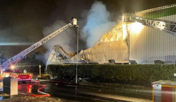 Touché par un incendie, le magasin Leroy Merlin d’Angers reste fermé