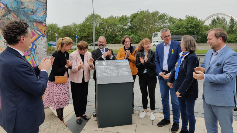 Inauguration lutrin mur de Berlin