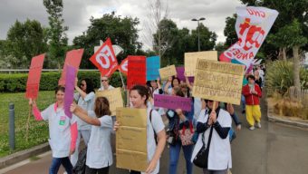 Une centaine de soignants mobilisés ce mardi 7 juin devant le CHU d’Angers