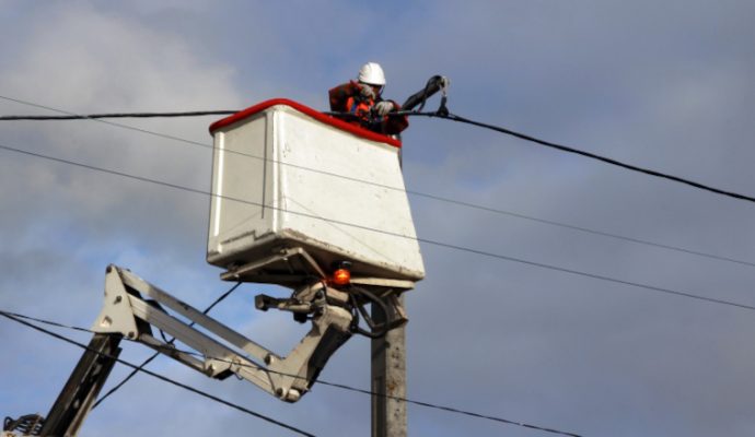 Coupure de courant : 175 000 foyers privés d’électricité à Angers et ses alentours