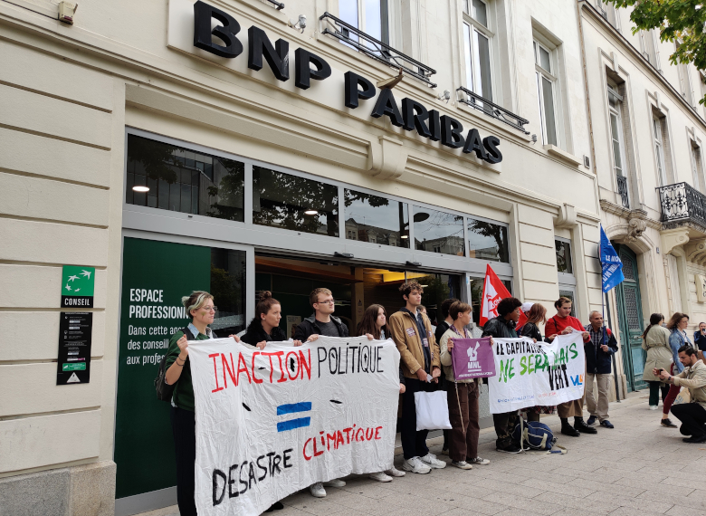 Manifestation climat BNP Paribas