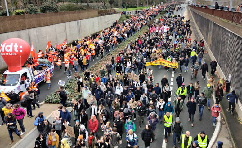 Manifestation réforme des retraites ortège voies sur berges