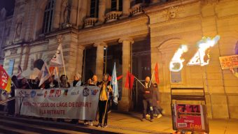 Réforme des retraites : 3 000 personnes à Angers pour une marche aux flambeaux
