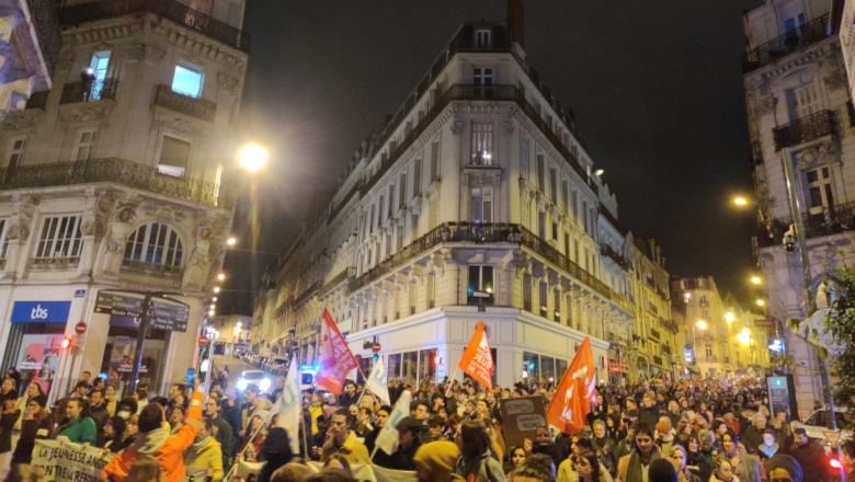 Marche aux flambeaux manifestation