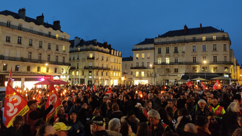 Marche aux flambeaux manifestation