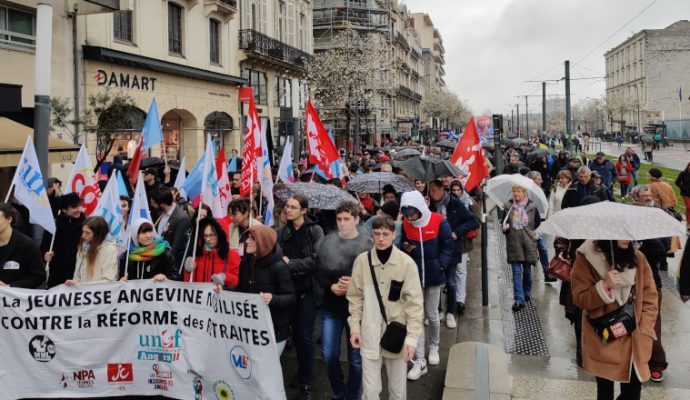 Réforme des retraites : les manifestants dénoncent un « passage en force »