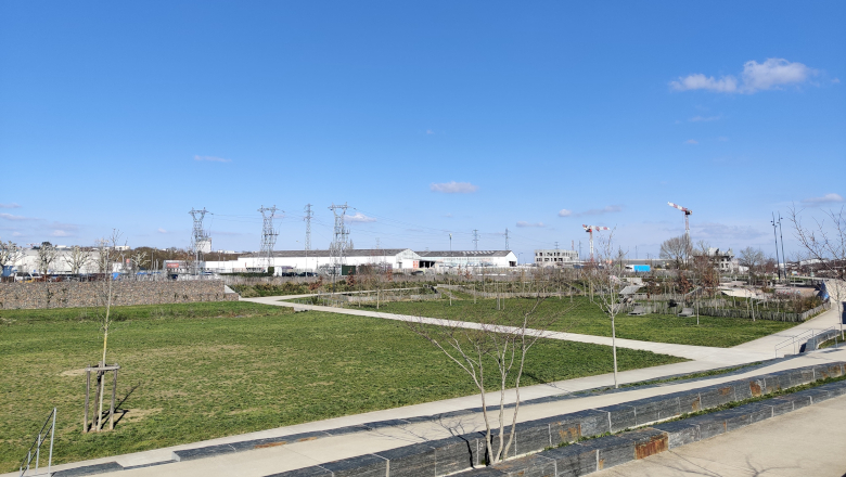 Parc Saint-Serge vue ligne électrique