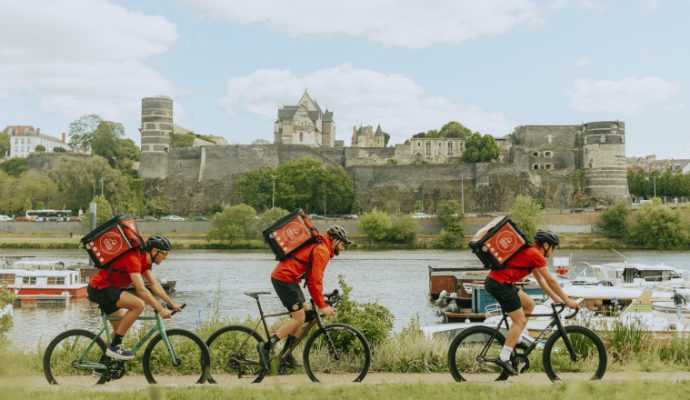 Le service de livraison angevin Frères Toque arrive à Nantes