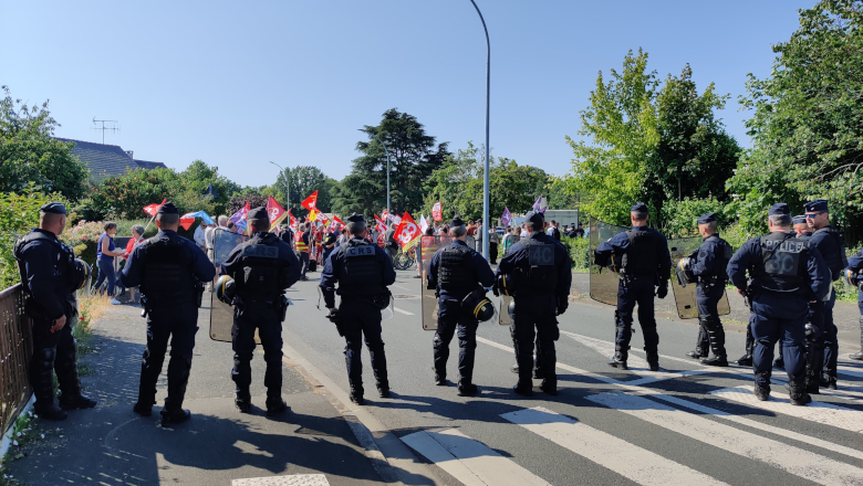 Manifestation visite Élisabeth Borne