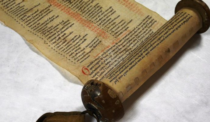 Une exposition sur les parchemins du Moyen Âge à découvrir aux Archives départementales