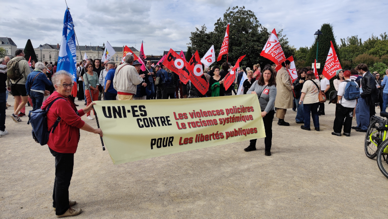 Banderole manifestation violences policières