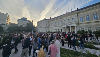 Angers : Plusieurs centaines de personnes rassemblées en hommage à Dominique Bernard
