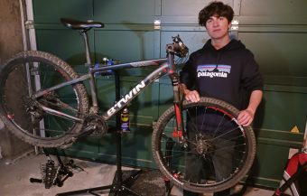 Ce jeune angevin répare les vélos à domicile