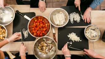 Cet été, Radio Campus Angers propose des ateliers parents-ados pour cuisiner et échanger