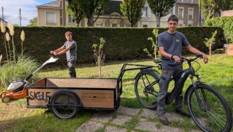 À Angers, cette coopérative entretient les espaces verts à vélo