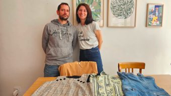 Cette friperie accessible et inclusive parcourt les marchés angevins