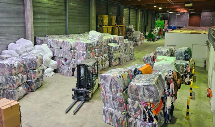 Face à l’afflux massif de vêtements, Apivet cherche à préserver son activité